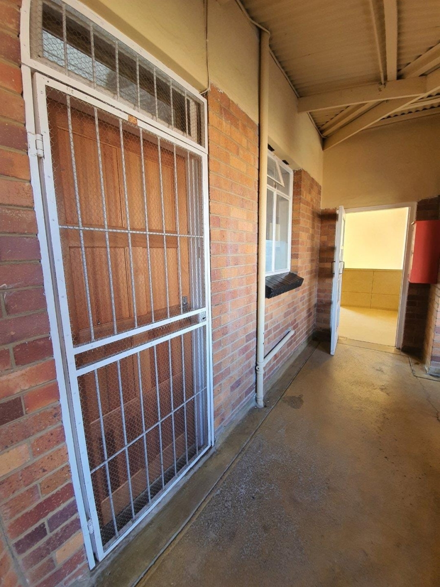 2 Bedroom Property for Sale in Kroonheuwel Free State